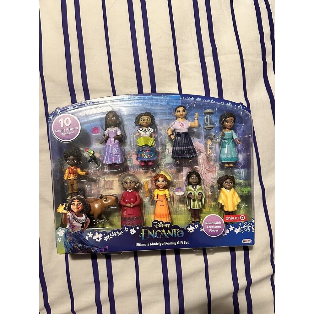 NIB Disney Encanto Ultimate Madrigal Family 10 piece Gift Set  Play Toy